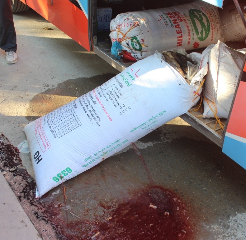 Nội tạng động vật đã bốc mùi.