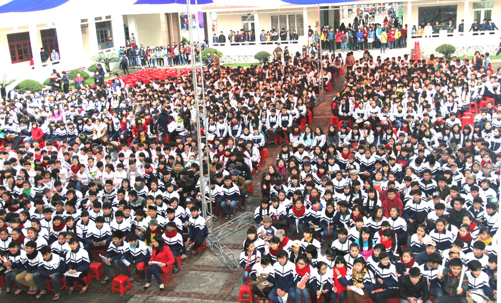 Hơn 5.000 học sinh Nghệ An tham dự chương trình tư vấn tuyển sinh, hướng nghiệp 2015.