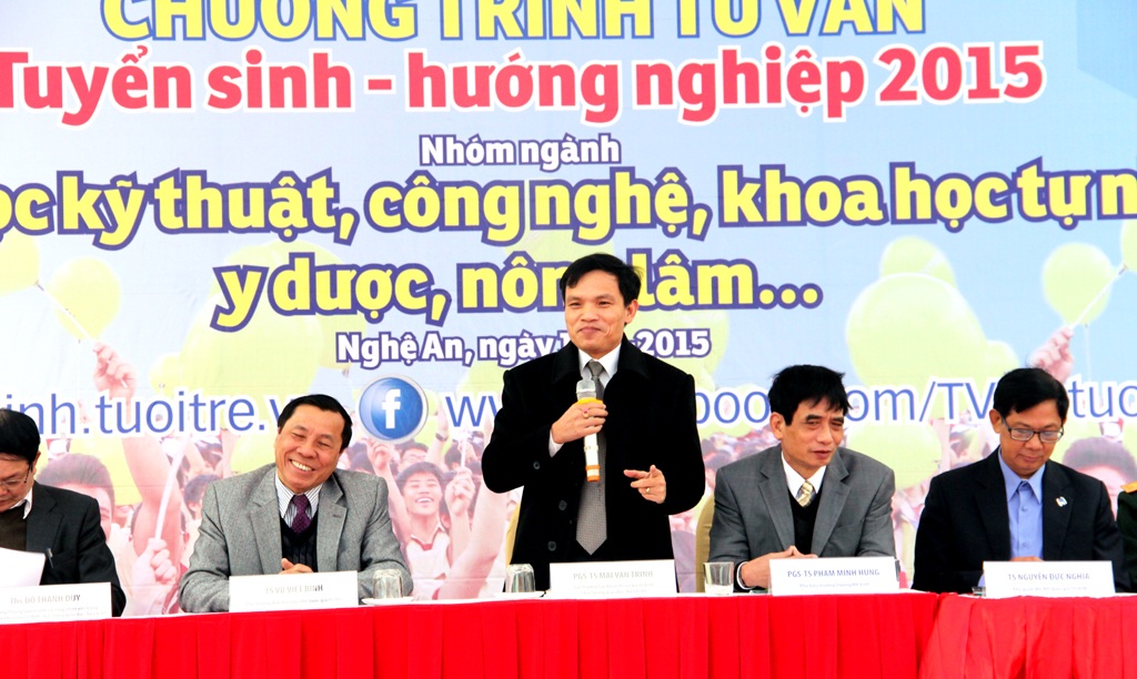 Hơn 5.000 học sinh THPT được tư vấn tuyển sinh - hướng nghiệp - 3 Hơn 5.000 học sinh Nghệ An tham dự chương trình tư vấn tuyển sinh, hướng nghiệp 2015.