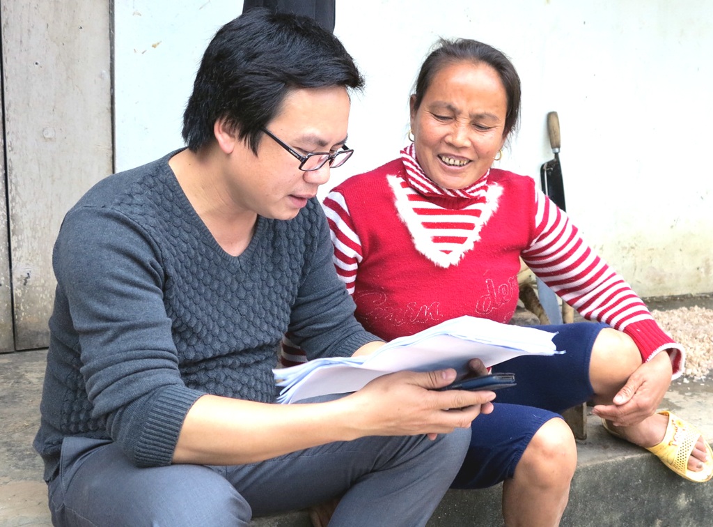Kỳ II: Trưởng thôn: “Tôi đã nhận đủ, còn dân thì… không biết” - 6 Bà Đào hộ dân không có tên trong danh sách thì nhận được 300 ngàn đồng.