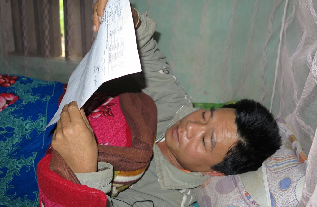 Người duy nhất ở xóm Vĩnh Thành nhận tiền đầy đủ không ai khác đó là vị xóm trưởng.