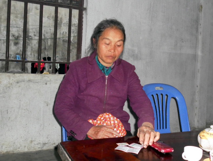 Bà Tình buồn rầu vì cận Tết đã bị một số kẻ mạo danh lừa của bà tiền