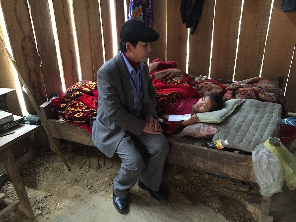 Thiếu 50 triệu đồng, nữ sinh lớp 8 chết mòn vì gãy xương đùi phức tạp