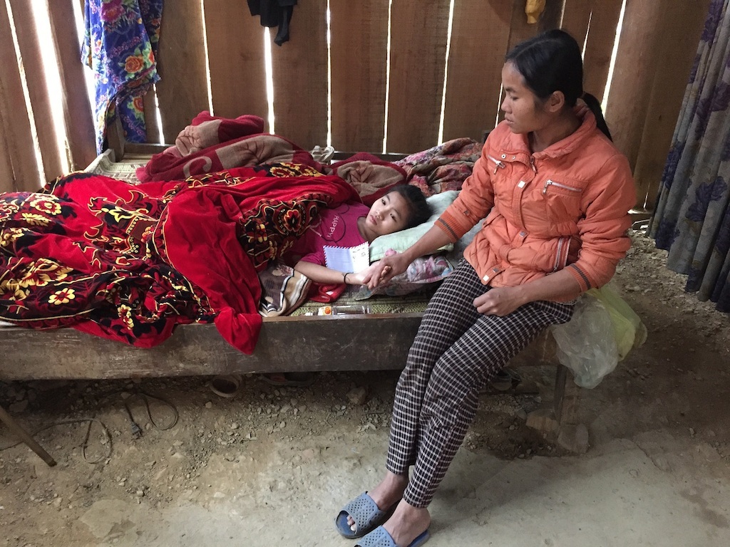 Thiếu 50 triệu đồng, nữ sinh lớp 8 chết mòn vì gãy xương đùi phức tạp