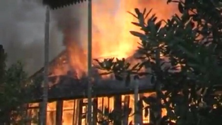 Ngọn lửa bốc lên rất mạnh