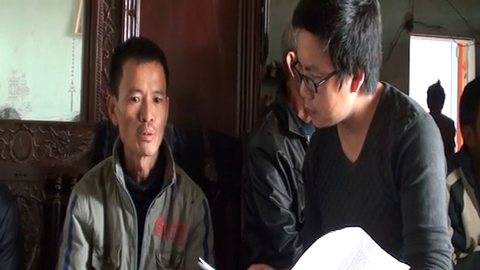 Anh Nguyễn Văn Hùng - nguyên xóm trưởng trình bày sự việc với PV Dân trí.