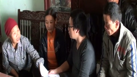 Anh Nguyễn Văn Hùng - nguyên xóm trưởng trình bày sự việc với PV Dân trí.