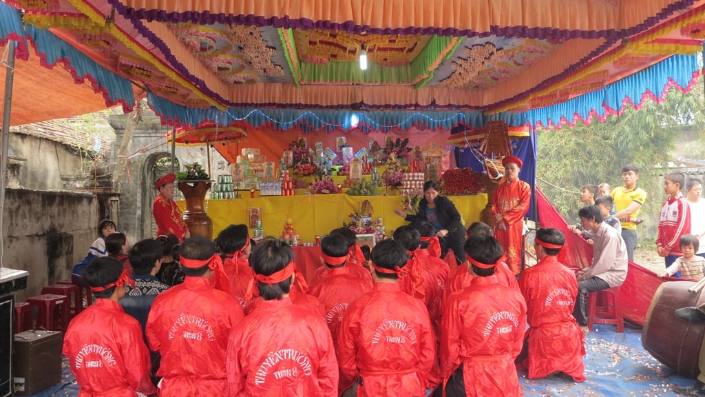 Cầu mong cho ngư dân một năm yên bình, đánh bắt được nhiều tôm cá.