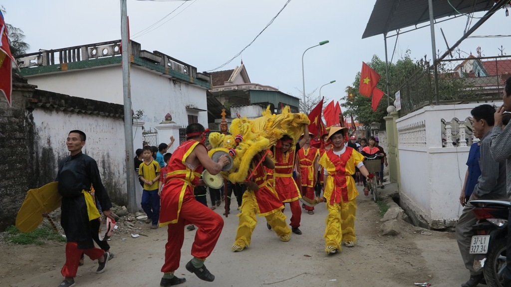 Cùng những màn múa lân sôi nổi.