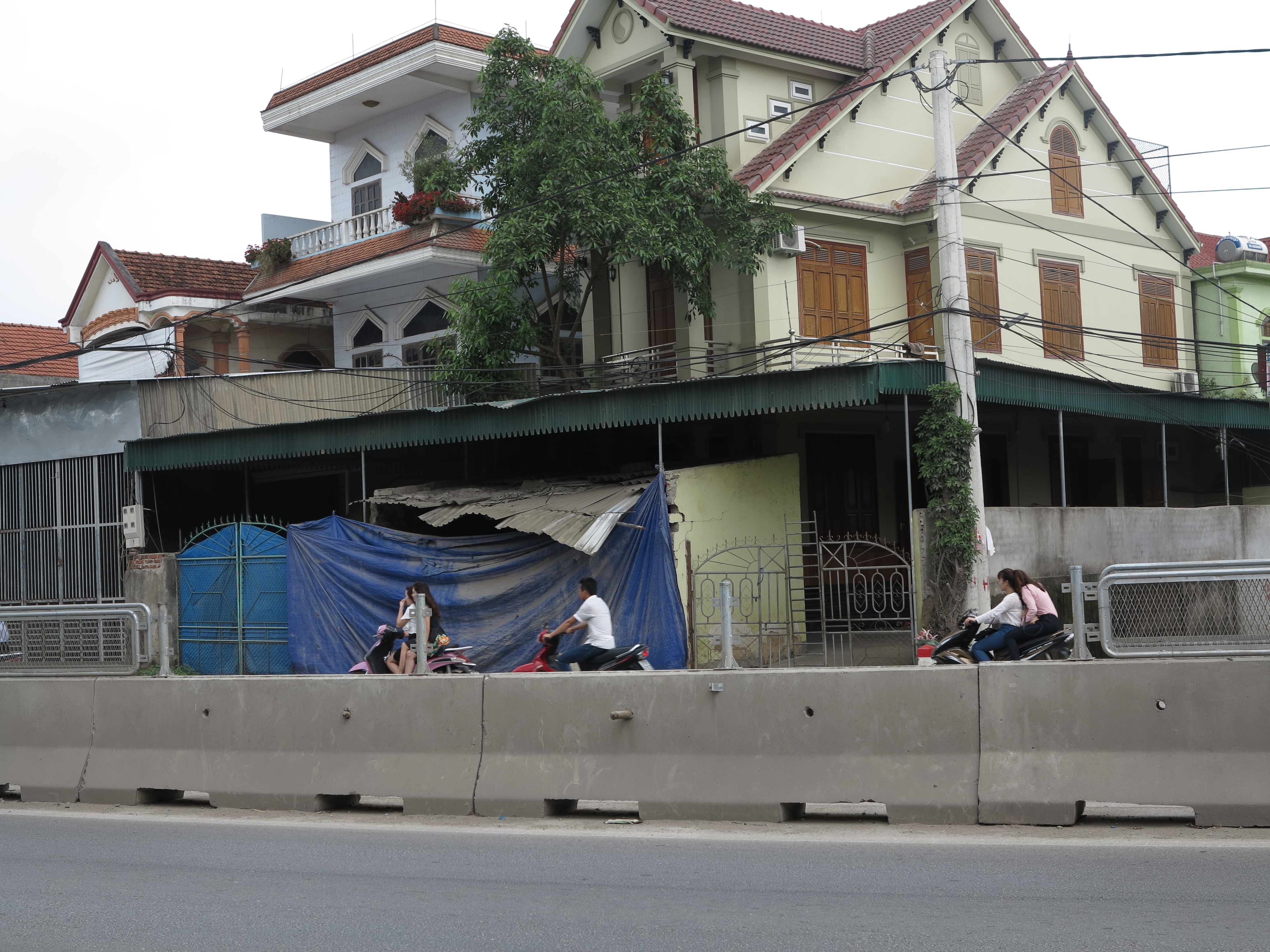 Khu vực nhiều nhất vẫn là địa bàn qua huyện Diễn Châu bị tháo gỡ như thế này.