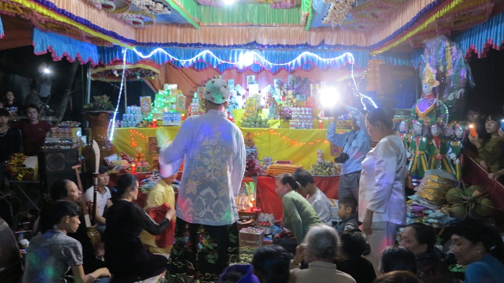 Màn cúng lễ trong buổi tế.