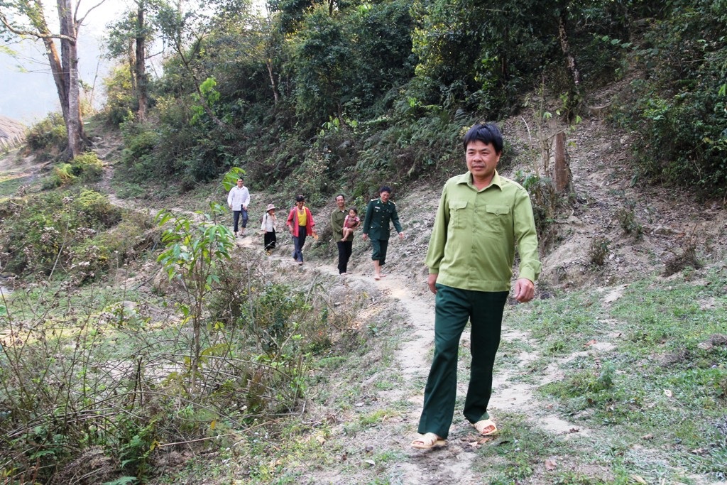 Vào bản thăm bà con ở Huồi Xái, Tri Lễ, Quế Phong.
