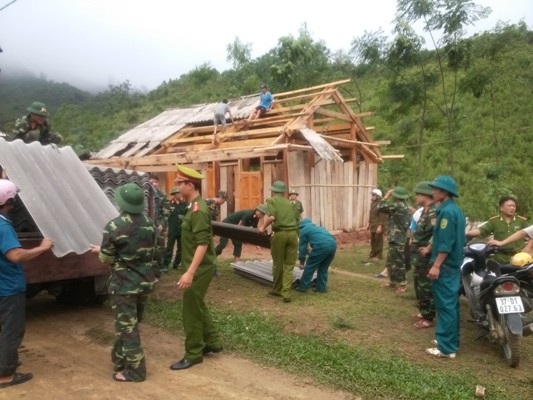 Một nhà dân ở xã Lưu Kiền, huyện Tương Dương sau cơn lốc (Ảnh: V.H).