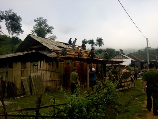 Một nhà dân ở xã Lưu Kiền, huyện Tương Dương sau cơn lốc (Ảnh: V.H).