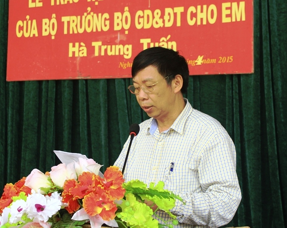 Phó giám đốc Sở Giao dục Nghệ An Nguyễn Hoàng phát biểu ý kiến.