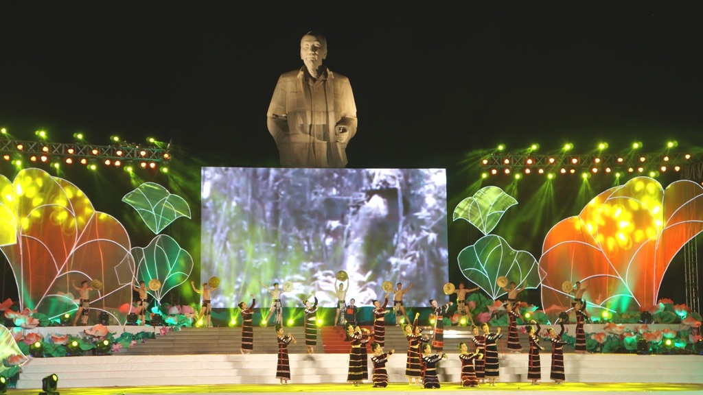 Bác Hồ sống mãi với Tây Nguyên... đã được các ca sĩ thể hiện