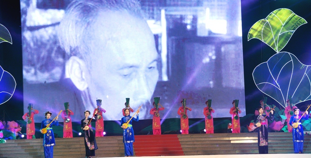  Đêm qua em mơ gặp Bác Hồ - một ca khúc đẹp mà các bé đã mang đến trong chương trình 