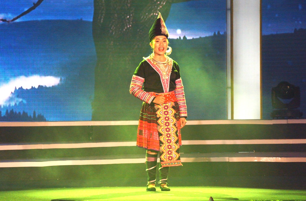 Long làn nơi - còn gọi là Chèo thuyền trên sông tốp nghệ nhân xã Nậm Khao, Mường Tè, Lai Châu.