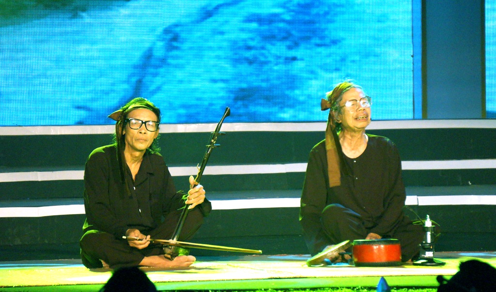 Long làn nơi - còn gọi là Chèo thuyền trên sông tốp nghệ nhân xã Nậm Khao, Mường Tè, Lai Châu.