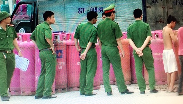 Xử lý cơ sở sang chiết gas lậu với quy mô lớn - 3 Qua kiểm tra, CATX Hoàng Mai phát hiện