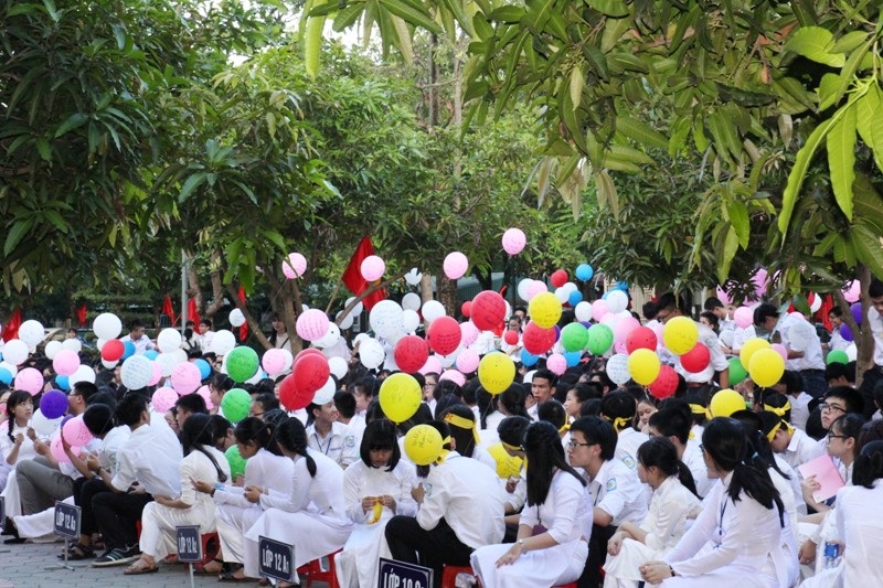 Niềm vui xen lẫn nước mắt trong ngày tổng kết.