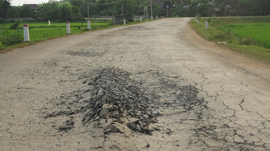 Tại một số vị trí khác tình trạng xuống cấp cũng bắt đầu xuất hiện.