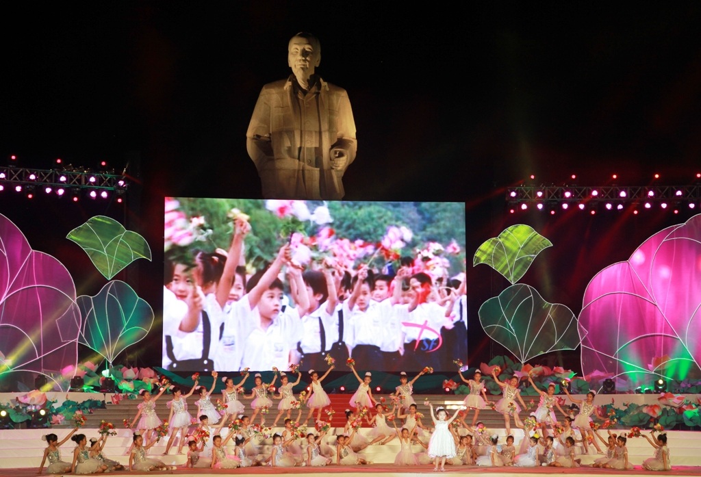  Đêm qua em mơ gặp Bác Hồ - một ca khúc đẹp mà các bé đã mang đến trong chương trình 