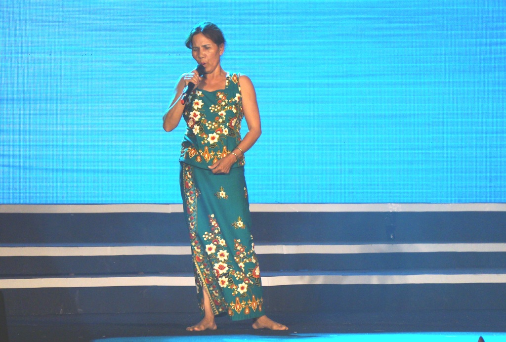 Lý dạng ai do tốp nghệ nhân trung tâm văn hóa tỉnh Long An biểu diễn.