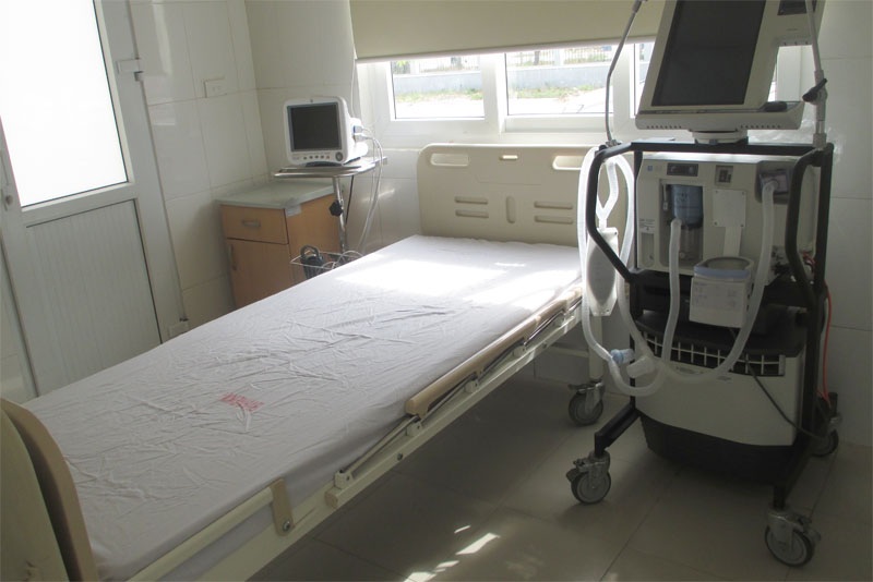 Một phòng điều trị cách ly đối với bệnh nhân nhiễm Mers được chuẩn bị tại BVĐK Nghệ An.