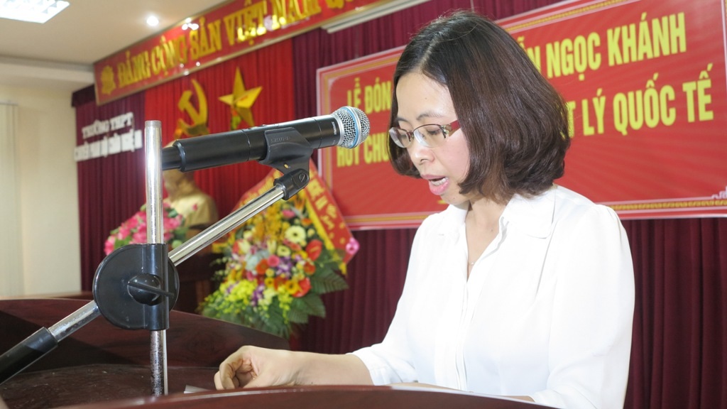 Cô Thơ An phát biểu và chia sẻ tại buổi đón tiếp em Khánh trong ngày trở về.