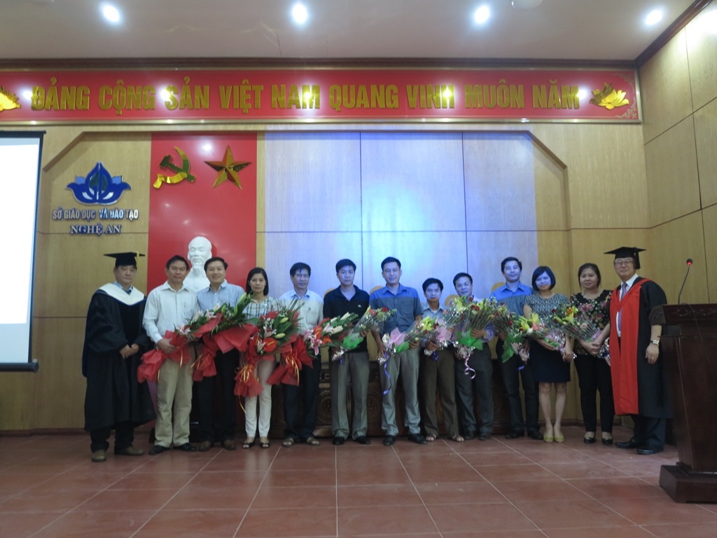 Trao 26 suất học bổng trị giá 12 tỷ đồng đến học sinh xứ Nghệ