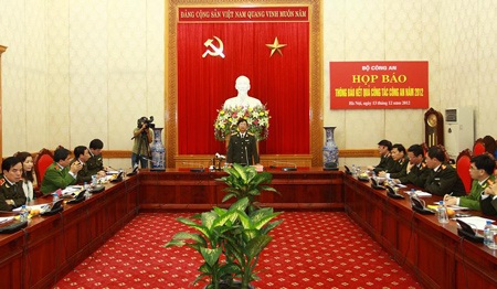 Bộ Công an ban hành quy chế cung cấp thông tin cho báo chí - 1 Quang cảnh buổi họp báo tại Bộ CA.