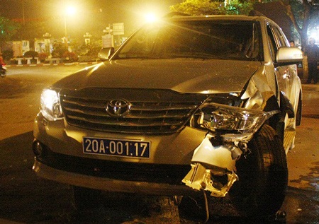 Chiếc xe Fortuner gây tai nạn làm đôi vợ chồng trẻ tử vong.
