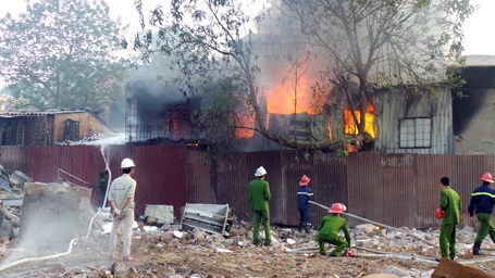 Vụ cháy sau khách sạn La Thành: Nhà tạm không phép - 2 Xây dựng không phép, xảy ra hỏa hoạn nghiêm trọng, trách nhiệm thuộc về ai?
