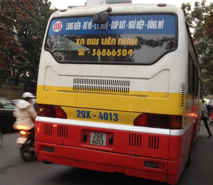 Hành khách côn đồ tấn công tài xế xin được "giải quyết tình cảm" - 3 Nhiều hành khách đi tuyến xe buýt này được phen hú vía và phải di chuyển bằng phương tiện khác.