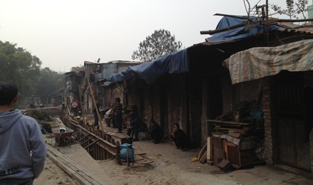 Khu nhà tạm bợ ẩn chứa nhiều nguy cơ về công tác PCCC và các vấn đề xã hội.