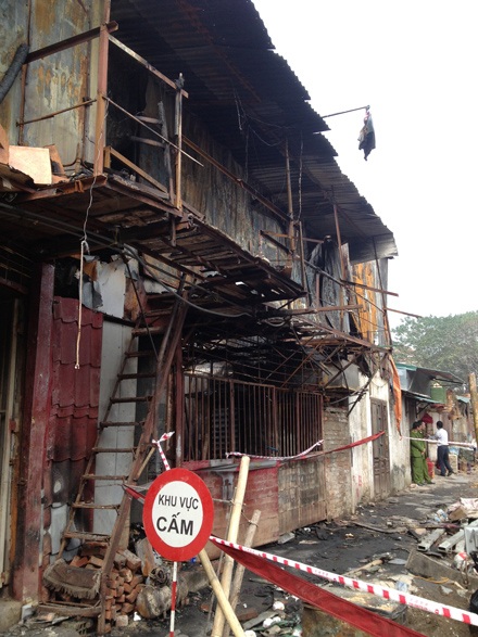 Khu vực hiện trường được phong tỏa nghiêm ngặt để phục vụ cho công tác điều tra.