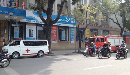 Hàng trăm quả pháo hoa tại bờ hồ Hoàn Kiếm đã lên nòng - 10 Trận địa bắn pháo hoa được bảo vệ nghiêm ngặt của những người lính Bộ Tư lệnh Thủ đô.