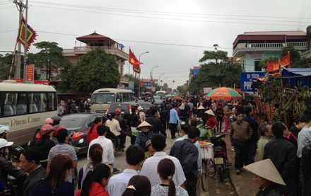 Chợ Viềng họp... sớm! - 1 Chợ Viềng họp... sớm!