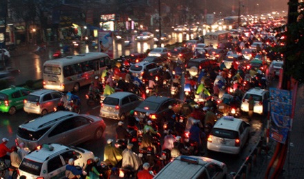 Giao thông chợ Viềng thách thức lực lượng CSGT nhiều năm nay. (Ảnh minh họa)