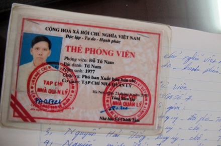 Hà Nội: Xưng nhà báo để xin xe vi phạm - 1 Thẻ không phải do cơ quan có thẩm quyền cấp.