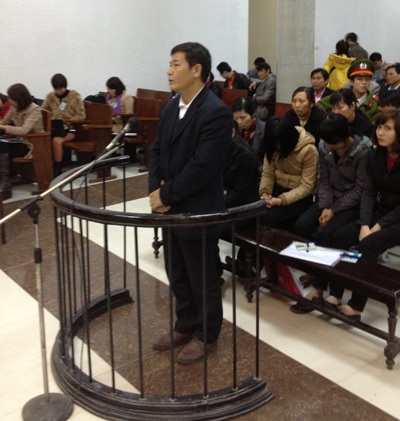 Xét xử vụ nhân bản kết quả xét nghiệm: Nguyên GĐ Bệnh viện “phủi” tội - 1 Bị cáo Liêm cho rằng việc cáo trạng truy tố tội mình là chưa thỏa đáng.