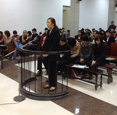 Phạt cảnh cáo nguyên Giám đốc vụ nhân bản xét nghiệm - 2 Bị cáo Thành bị phạt 12 tháng tù giam.
