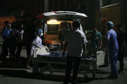 Một bệnh nhi tử vong sau khi bác sĩ tiêm thuốc giảm đau bụng - 1 Thi hài cháu An được đưa về quê an táng.