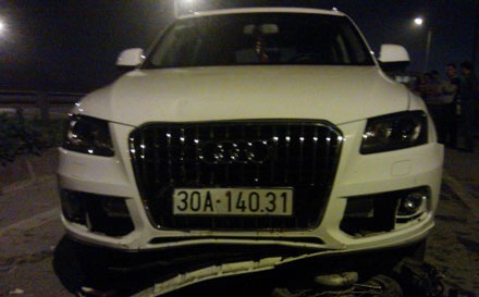 Hà Nội: Xe Audi “nổi điên” tông hàng loạt ô tô, xe máy - 4 Chiếc Audi Q5 gây tai nạn liên hoàn khiến người dân khiếp vía.