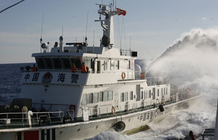 Tàu Trung Quốc điên cuồng tấn công tàu Cảnh sát biển 2016 vào 17h chiều 1/6.