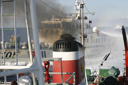 Tàu Trung Quốc điên cuồng tấn công tàu Cảnh sát biển 2016 vào 17h chiều 1/6.