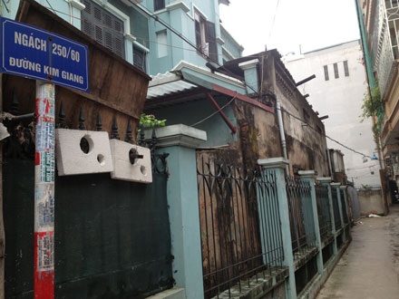 Hà Nội: Khu phố bất an vì liên tục bị trộm phá khóa đột nhập - 1 Hà Nội: Khu phố bất an vì liên tục bị trộm phá khóa đột nhập
