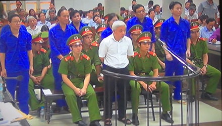 Nhà "bầu" Kiên: chồng lĩnh án, vợ và em gái bị truy trách nhiệm, nộp phạt 75 tỉ - 1 Kiến nghị xem xét trách nhiệm đối với vợ và em gái 'bầu Kiên