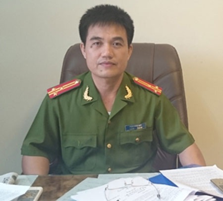 Thượng tá Phạm Ngọc Anh, trao đổi với phóng viên 